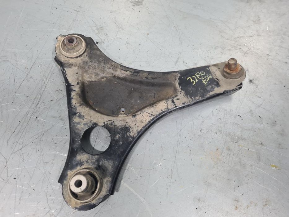 Braço de suspensão frente esquerdo RENAULT Twingo III (BCM_)