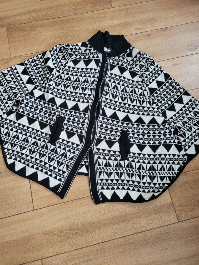 Duży sweter, typu poncho.  Rozm.oversize