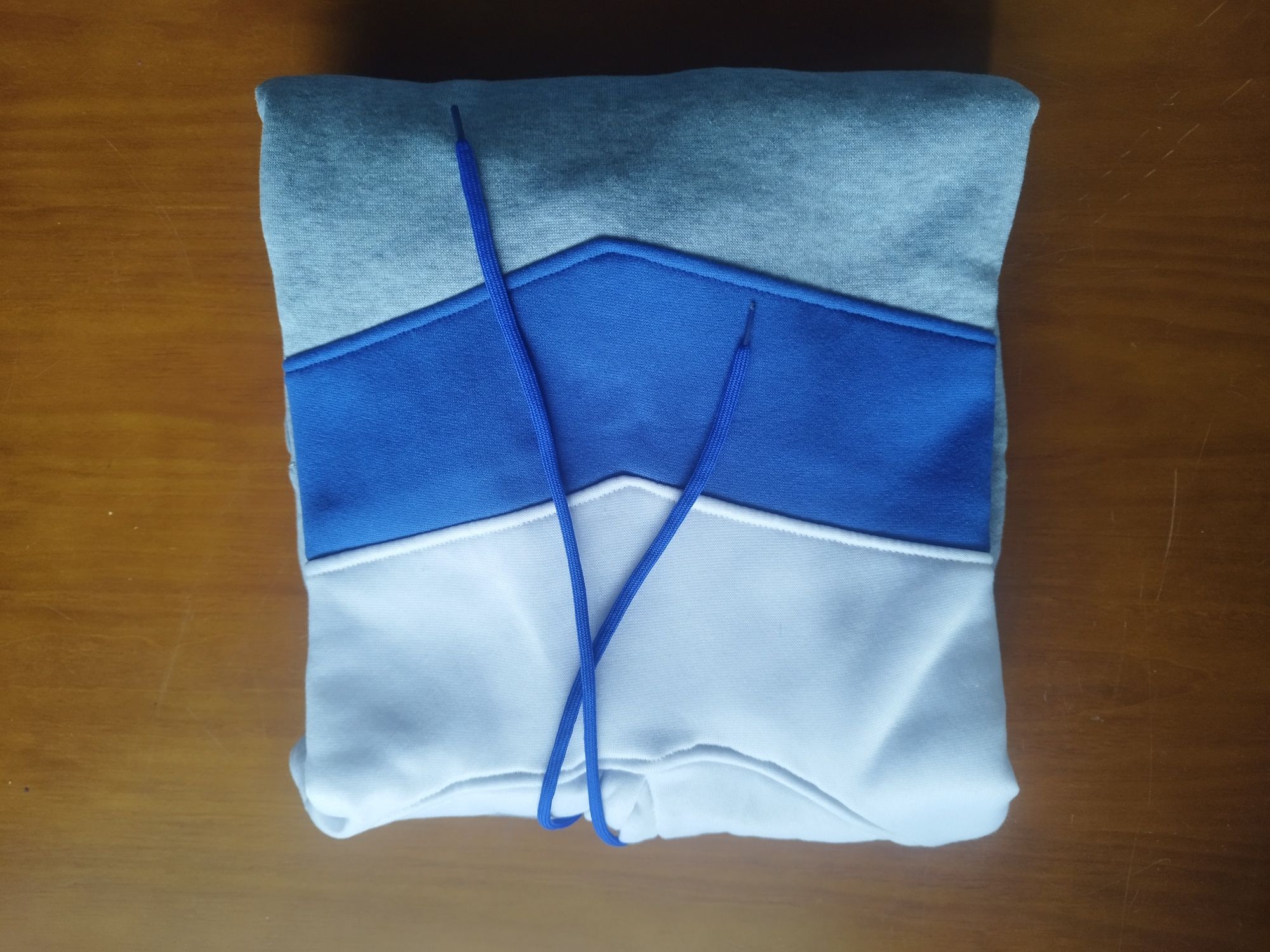 4 Camisolas com gorro