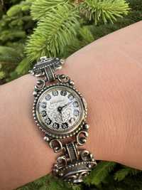 Srebrny zegarek z granatami