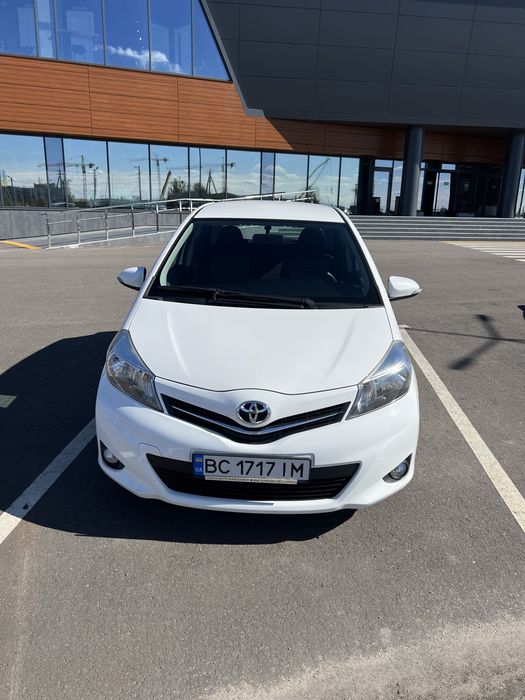 Toyota Yaris 2014р., офіційний автомобіль, без ДТП