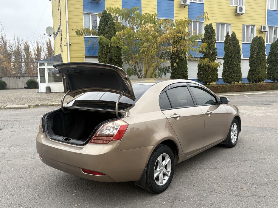Гарна Geely Emgrand 7