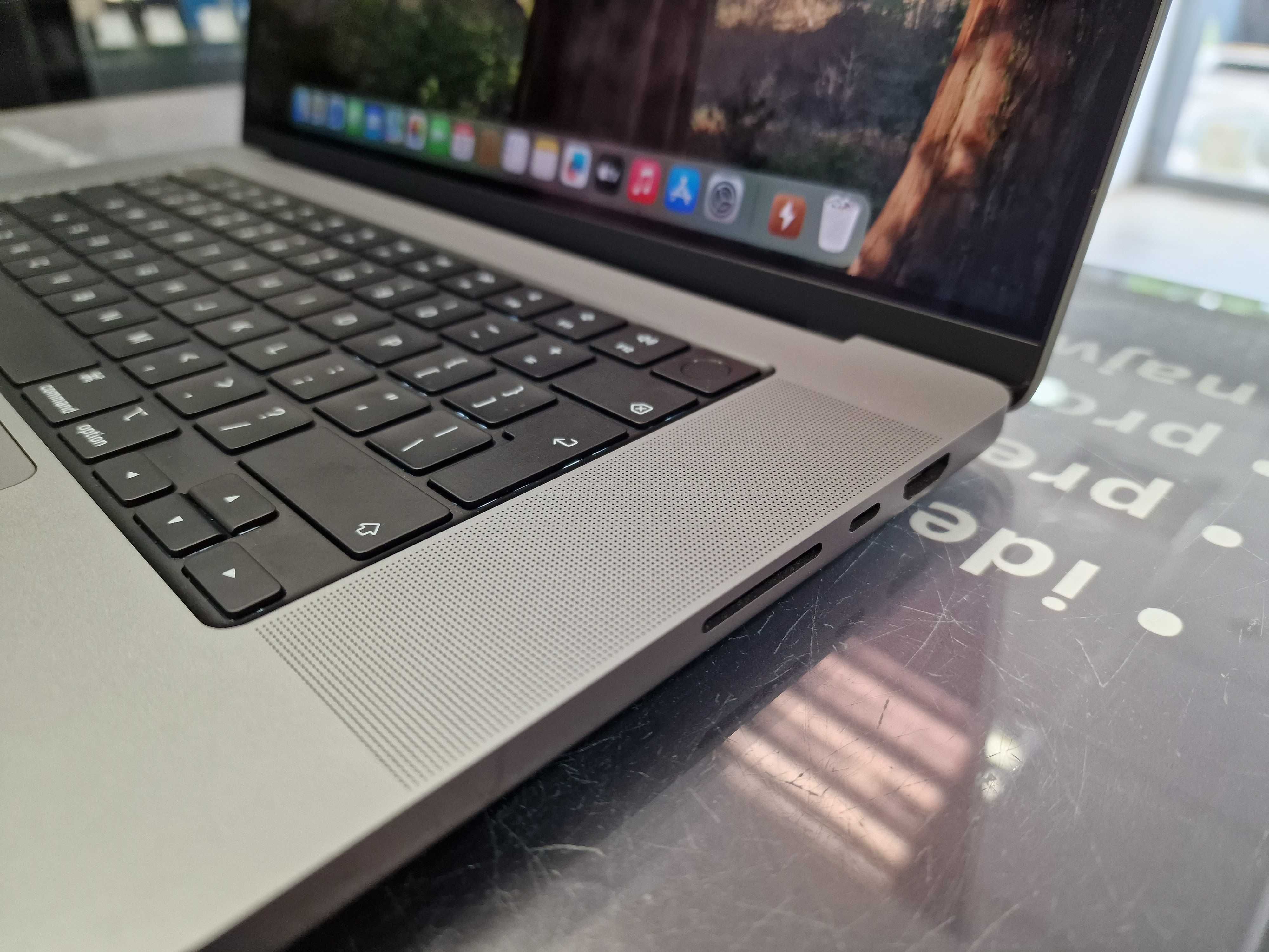 Macbook PRO 16 2021/ M1 PRO/ 16GB/ 500GB/ 9 cykli/ Grade A/ 3456x2234