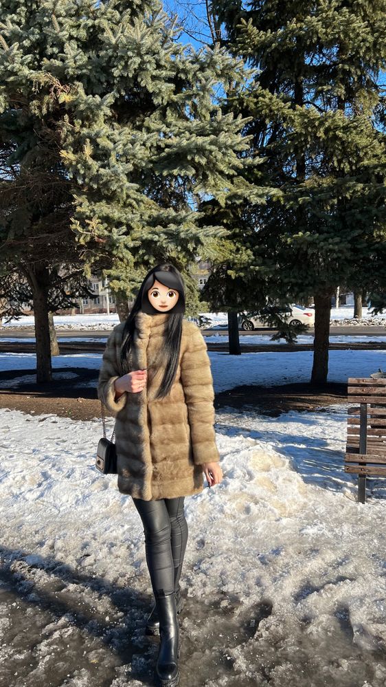 Норкова шубка красивого кольору
