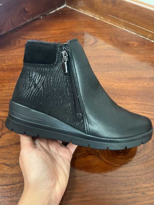 Botas com plataforma anatômica, forro acolchoado  em tamanho 36,40