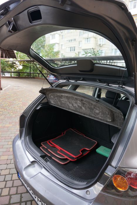 Авто Mazda 3/хетчбек