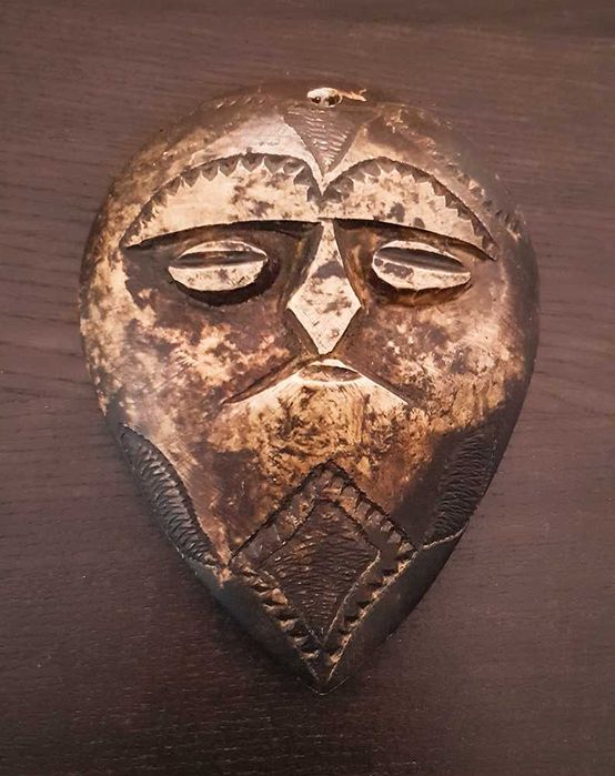 Máscara fetiche tribal cinzelada - Sahara ocidental