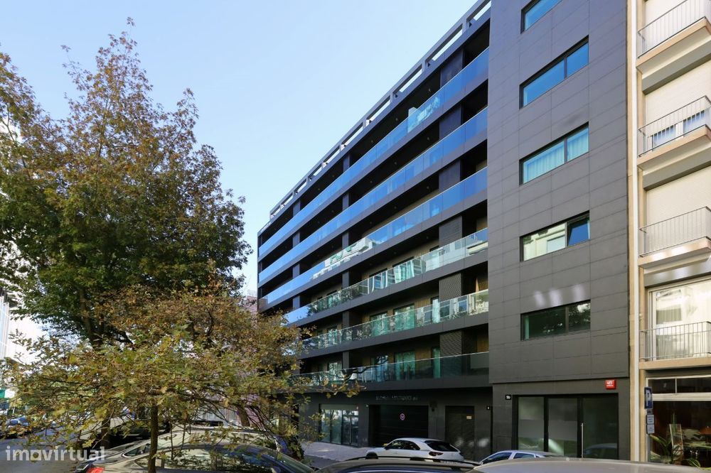 Apartamento T2 com 110m2 no edifício Varino 04