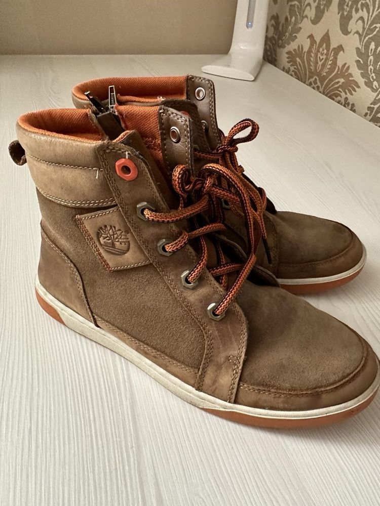 Продам зимнее кроссовки Timberland