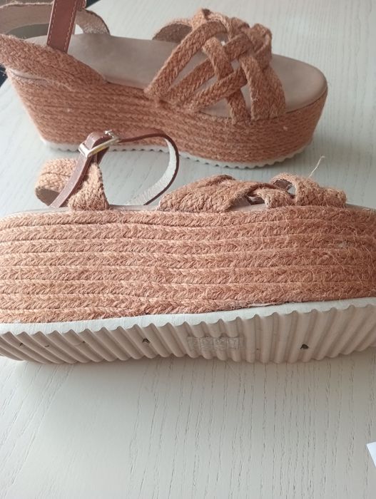 Босоножки на платформе