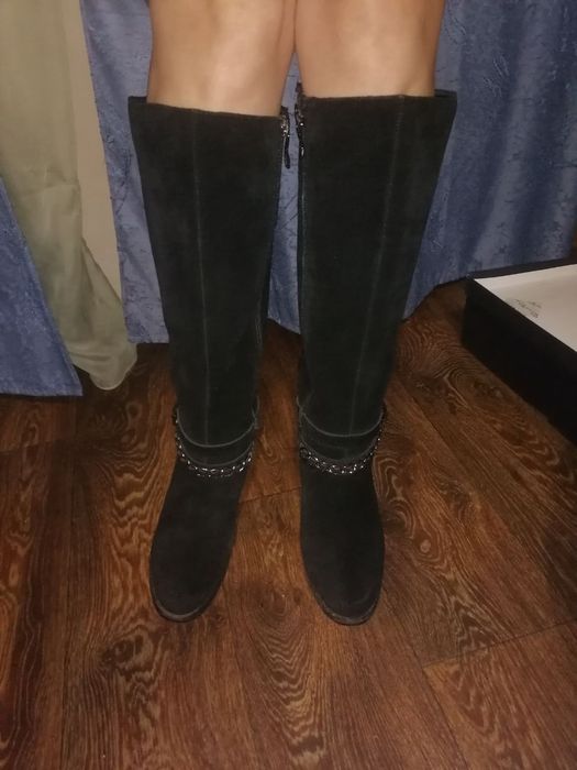 Зимние замшивые сапоги