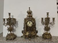 Conjunto relogio e candelabros antigo.