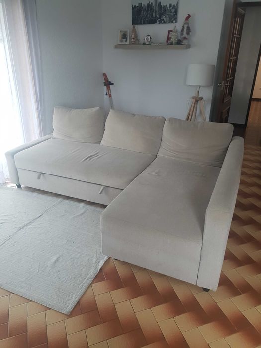 Um Sofa 3 lugares
