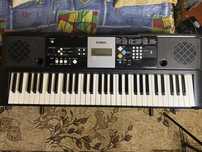 Синтезатор Yamaha PSR E223 + Педаль сустейна.