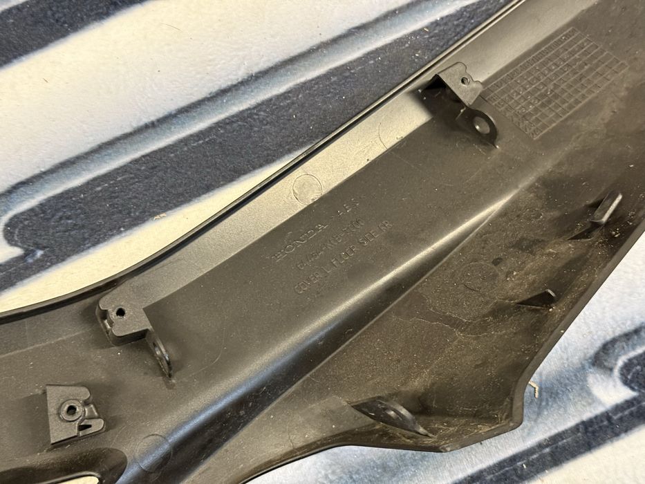 Plug lewy podest podloga honda forza 125 lub 350