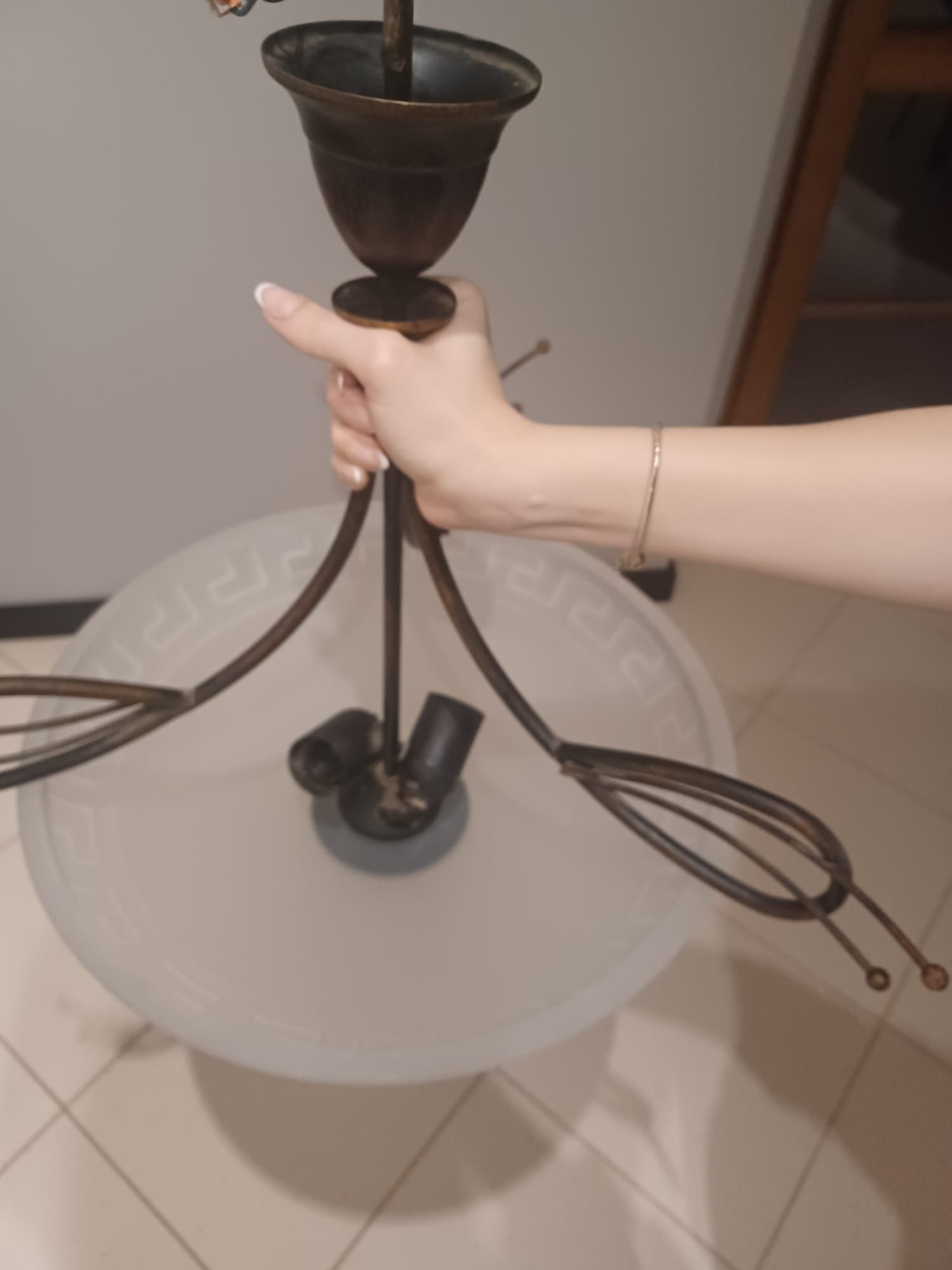 Lampa wisząca,  klosz z mlecznego szkła