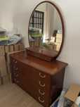 Cómoda de quarto com espelho e 4 gavetas