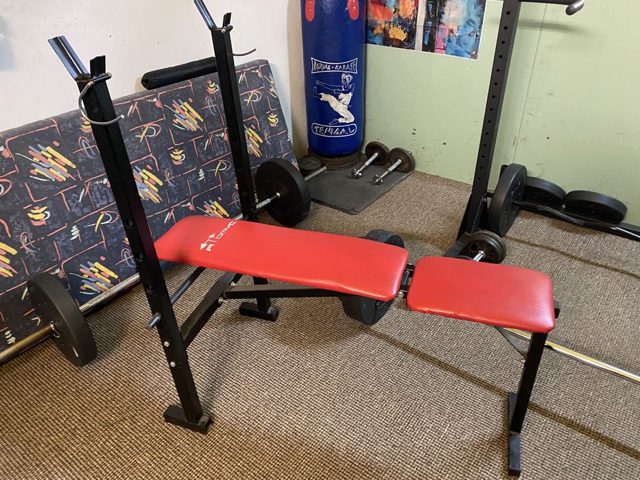 Ławeczka do wyciskania ze stojakami ławka regulowana