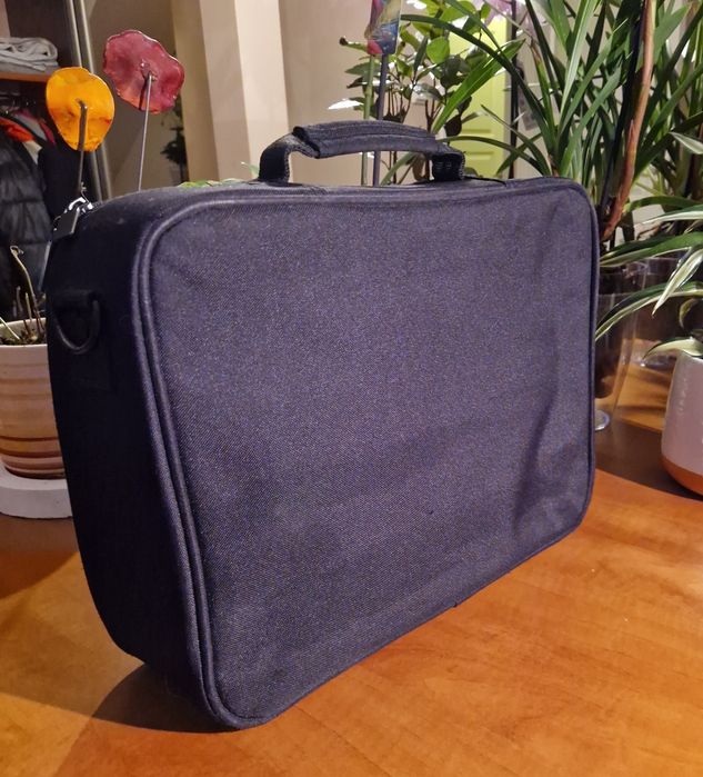 Torba, nesesser na laptopa