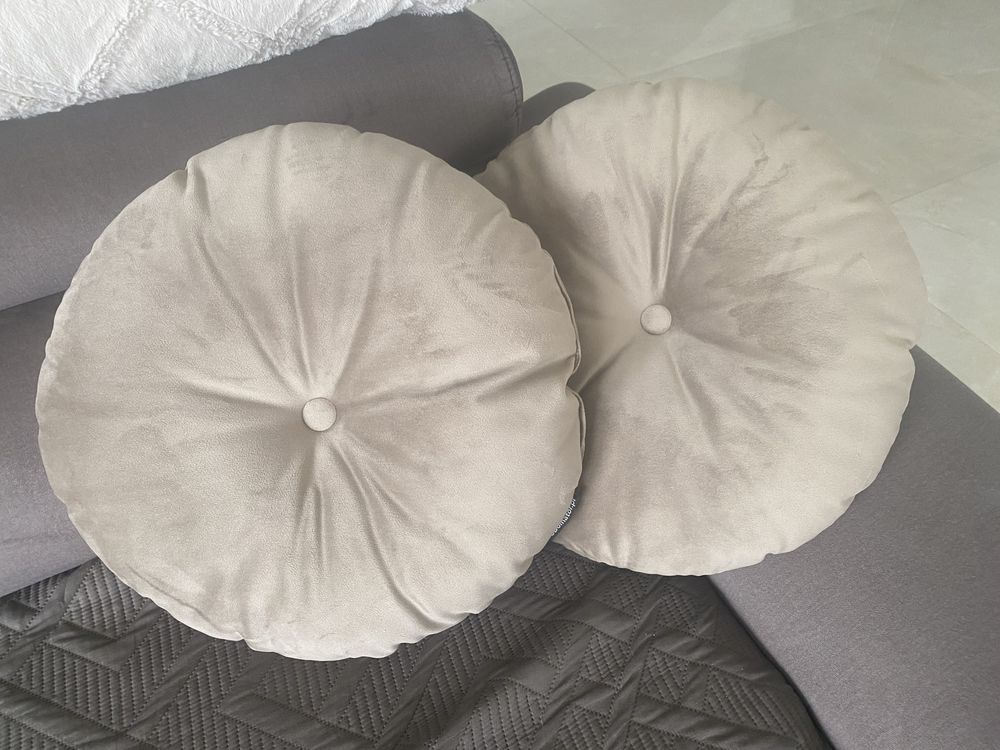 Okrągłe poduszki welurowe beż