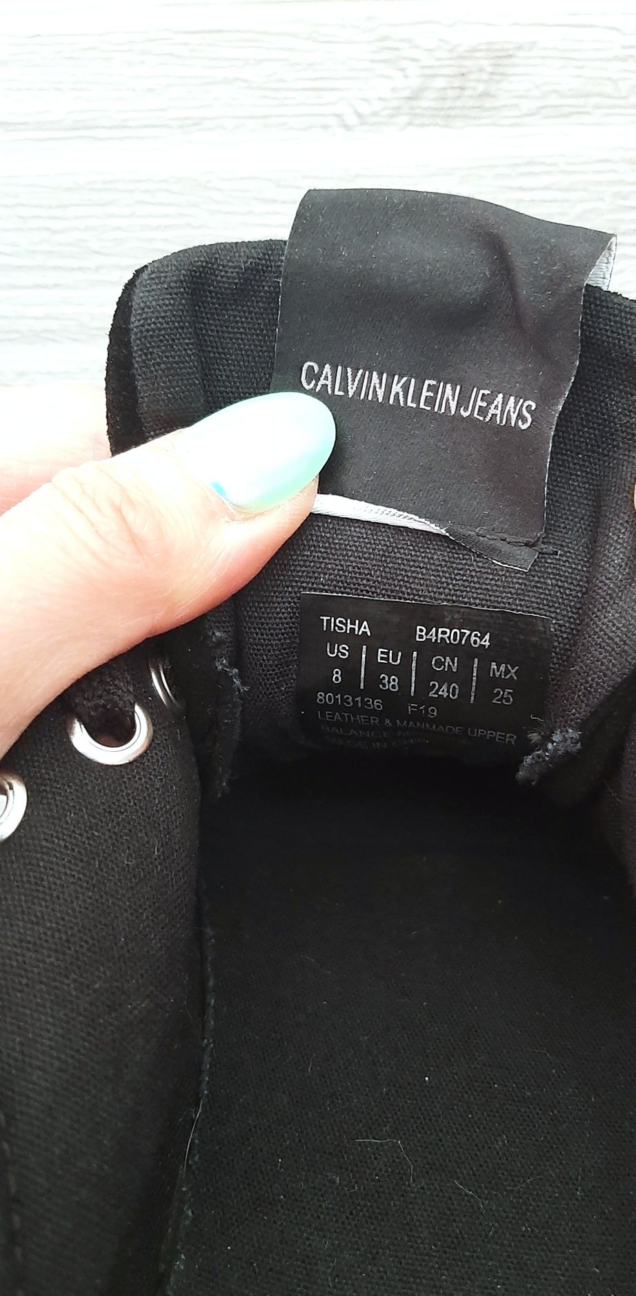 Sneakersy damskie Calvin Klein stylowe skórzane zamszowe wiosenne 38