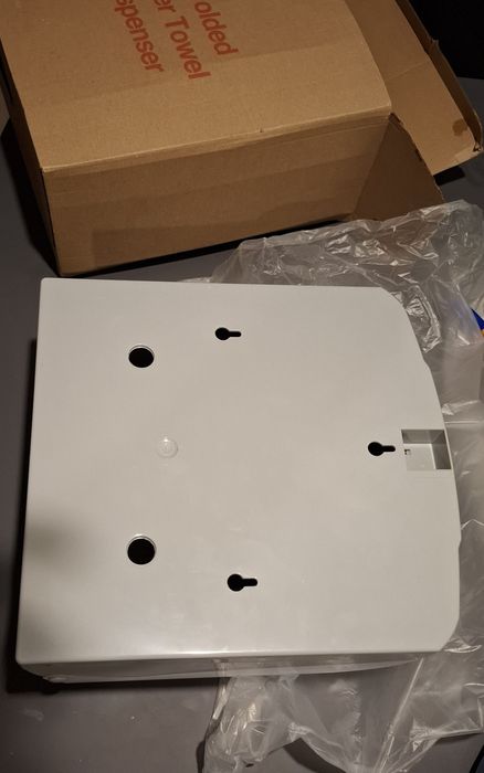 Podajnik na ręczniki papierowe – nowy