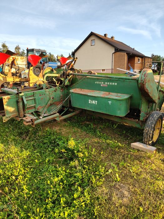 Prasa kostka John Deere 214T