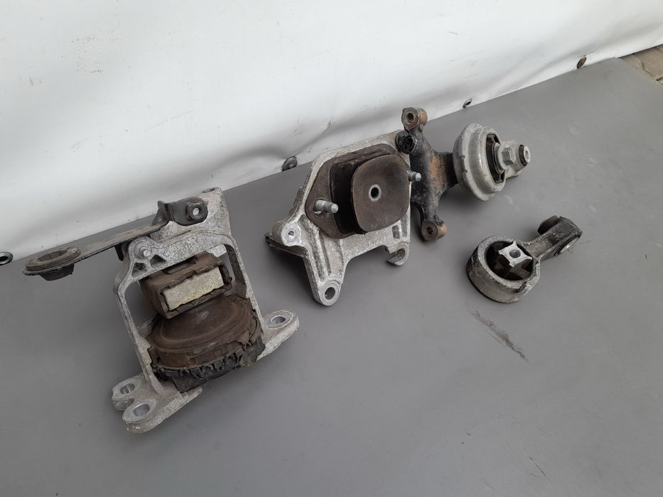 Подушка двигуна мотор 1.6 renault trafic opel vivaro