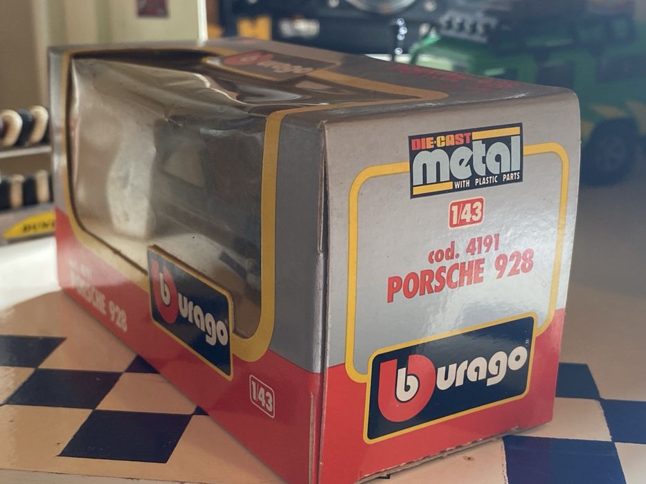 Porsche 928 1/43 Burago Metallic Blue