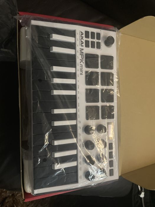 Akai MPK mini Special White Edition