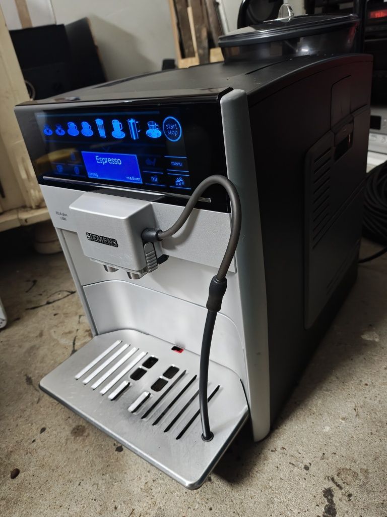 Ekspres do kawy SIEMENS EQ6 z systemem mleka