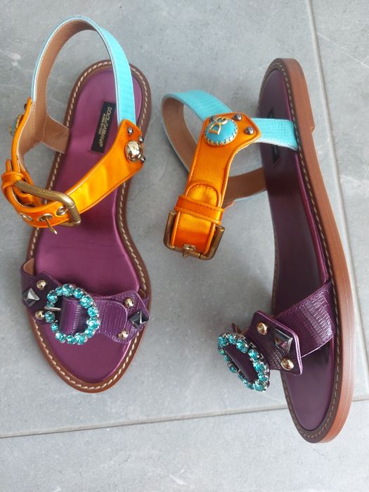 Сандалі DOLCE &GABBANA  40 р(25см),босоніжки 
Нові
Повністю шкіряні .(