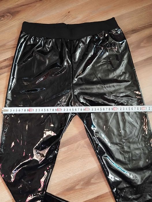 czarne lateksowe legginsy L spodnie skóra lakierowana skinny wysoki st