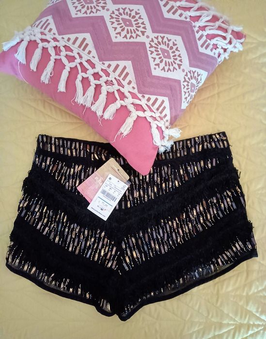 Calções novos com franja e missangas