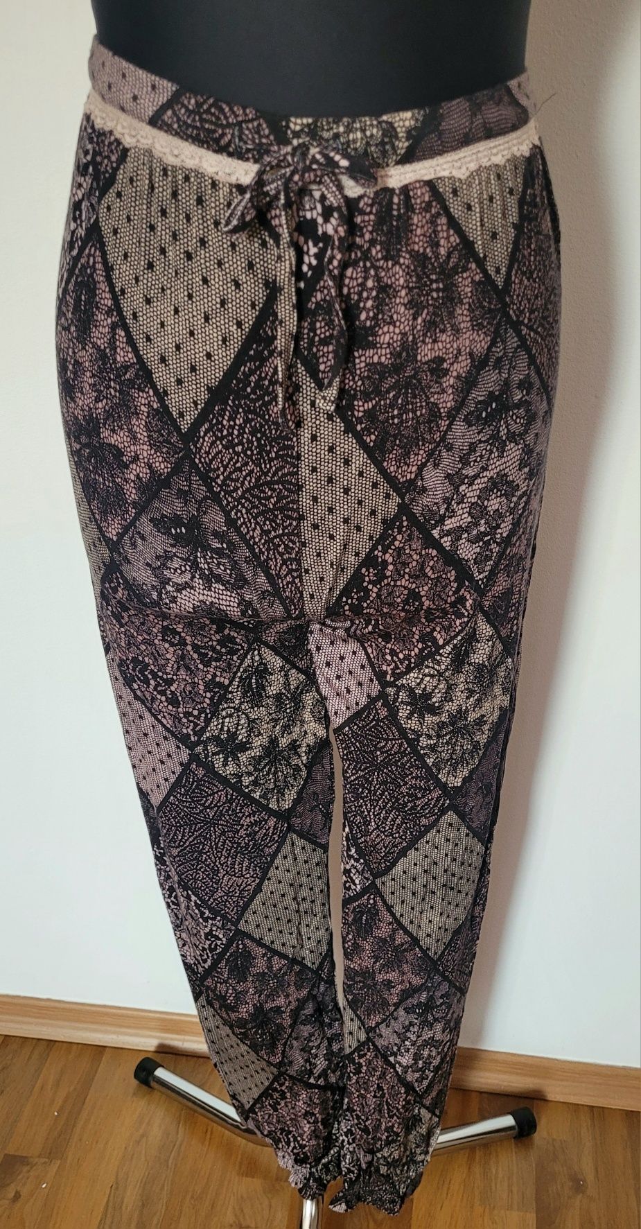 Nowe wygodne spodnie damskie wysoki stan gumka w pasie koronkowy print