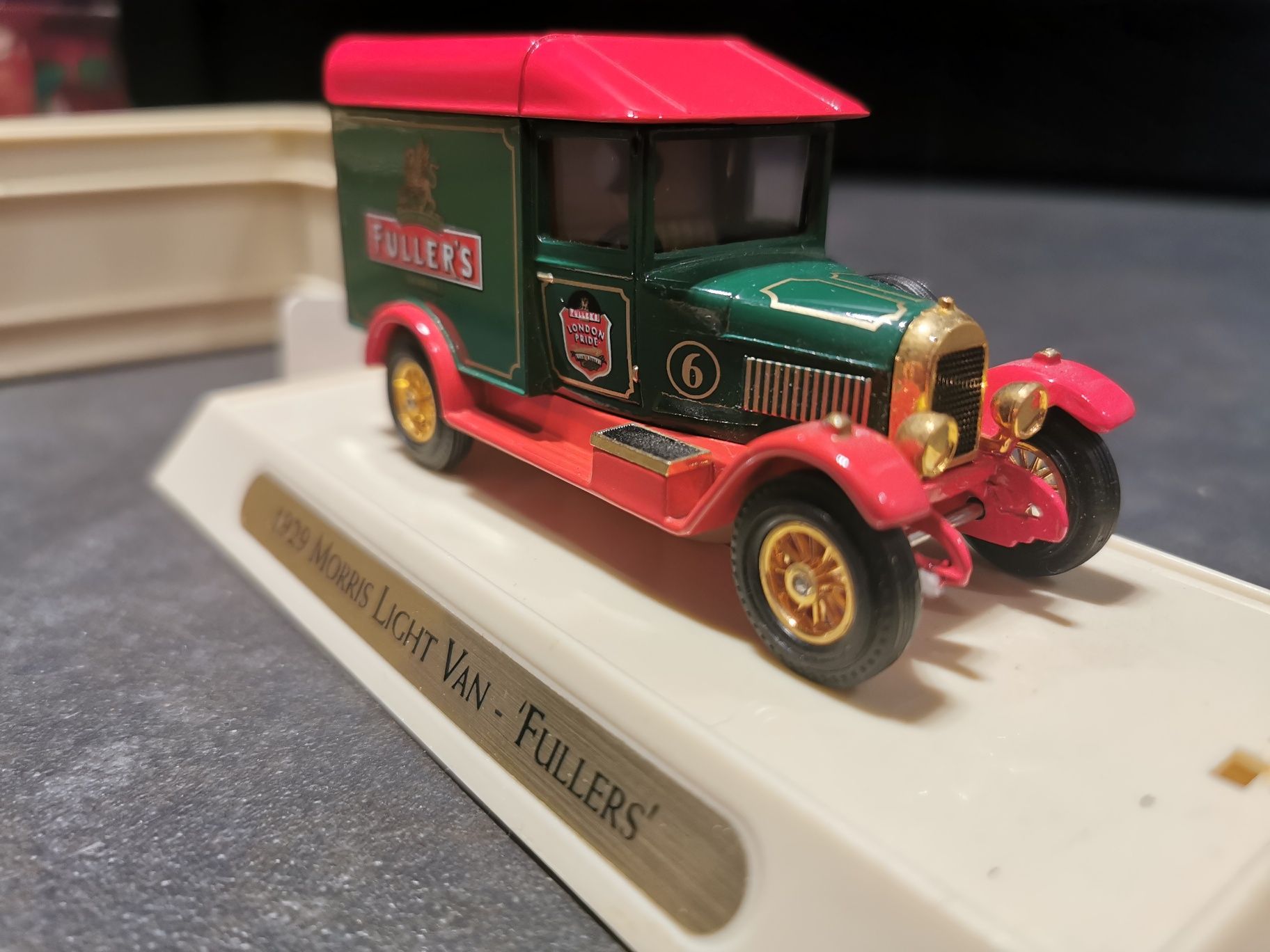 Morris Light Van Fullers Matchbox Models of Yesteryear