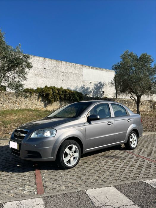 Chevrolet Aveo LS com apenas 180 mil kms!