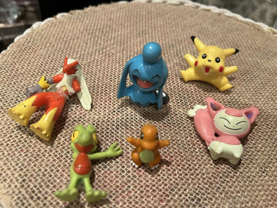 Vendo bonecos pokemons borracha/plastico