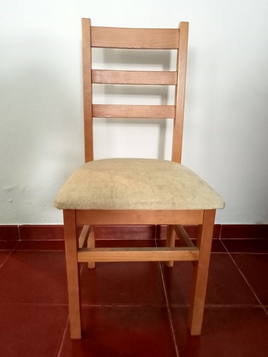 Mobília de quarto completa em pinho claro, cama com estrado e colchão