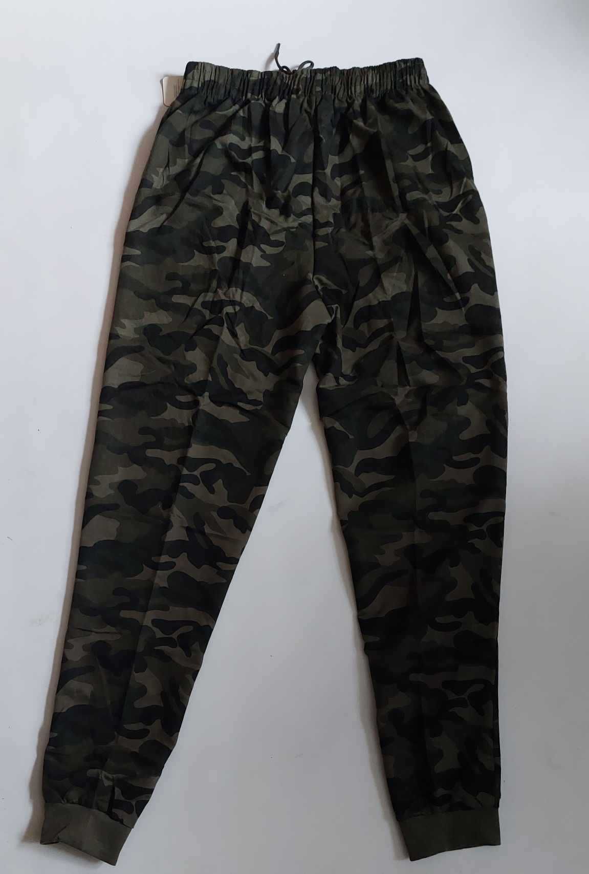 Spodnie męskie dresowe wzór moro Dunauone Y-41719 r. 2XL pas80cm-108cm