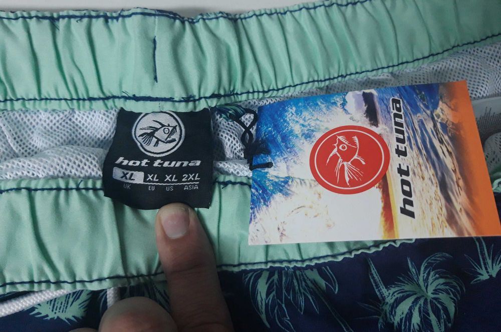 Hot Tuna Bermudas XL Novas c/ etiqueta