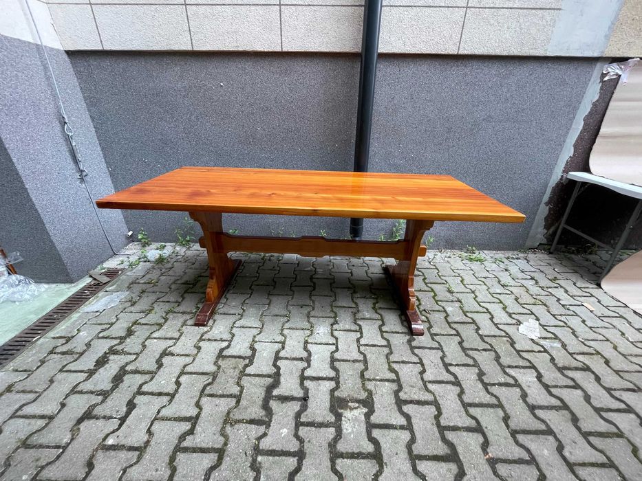 -->DO OGRODU LUB NA TARAS: Solidnie wykonany stół-lite drewno.