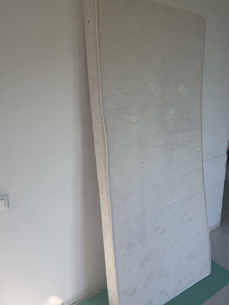 Materac  90 cm  x 200 cm