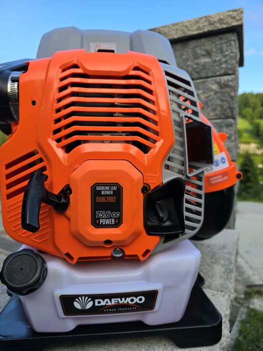 CZTEROSOW - Dmuchawa do liści szelkowa.