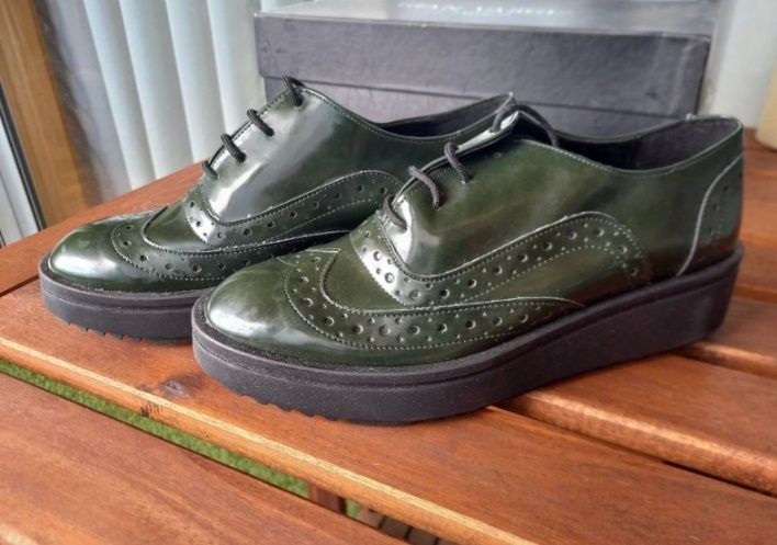 Sapatos Novos muito originais