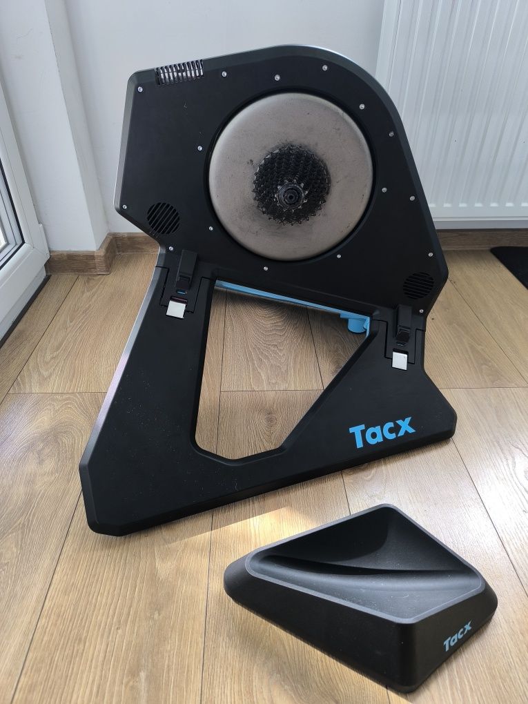 Trenażer Tacx Neo Smart 2