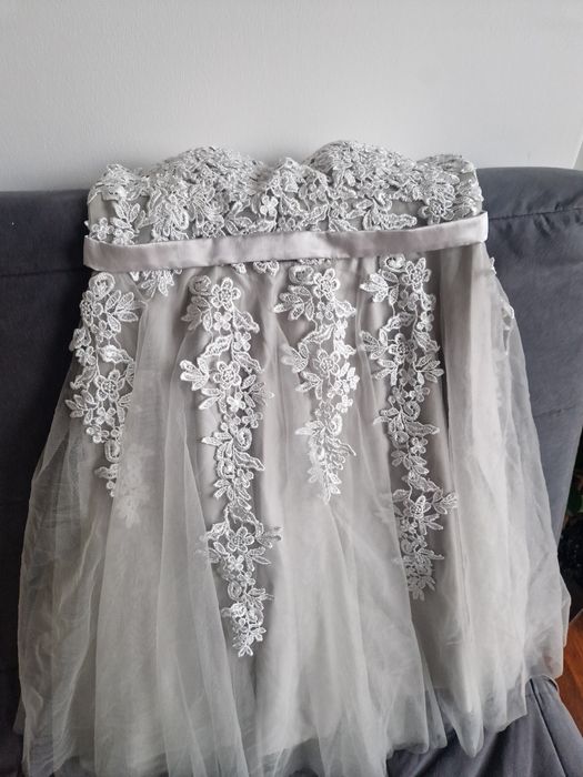 Szara tiulowa sukienka