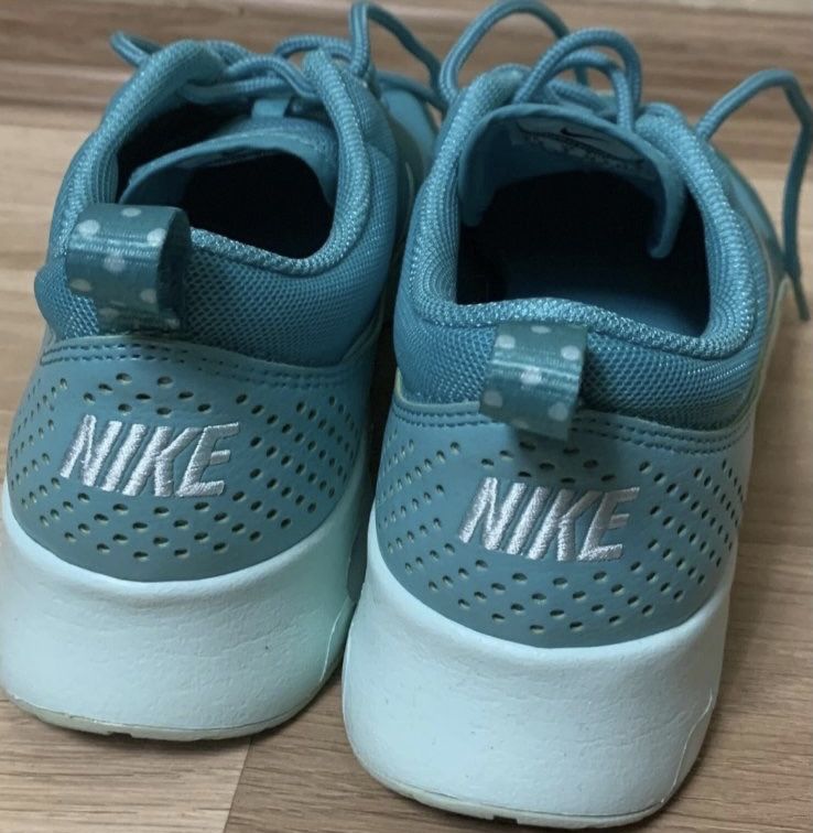 Кроссовки Nike оригинал размер 38,5