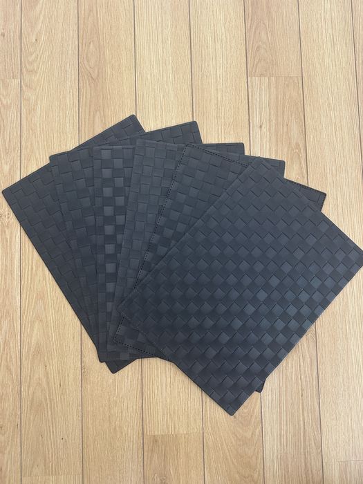 Vendo 6 individuais pretos - otimo estado