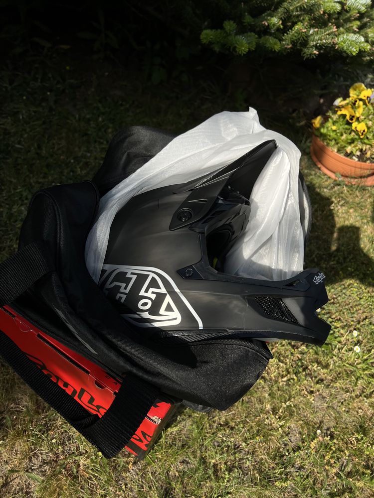 Kask Troy Lee Designs D4 Carbon rozmiar S M L nowy